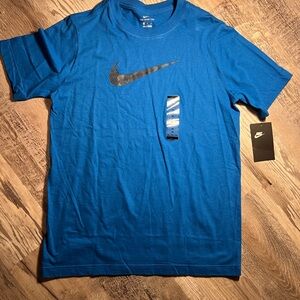 NWT Boys Short Sleeve The Nike Tee Shirt Size Youth XL 14/16